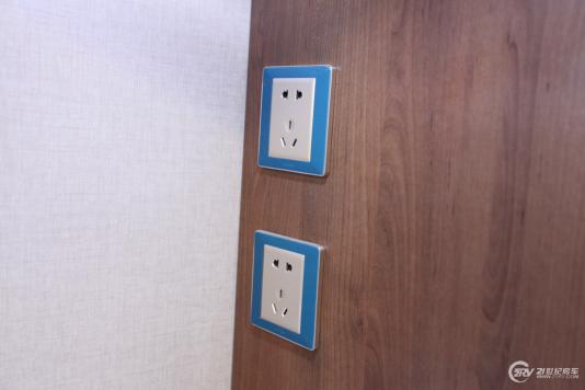^(q)