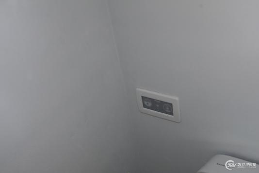 ^(q)