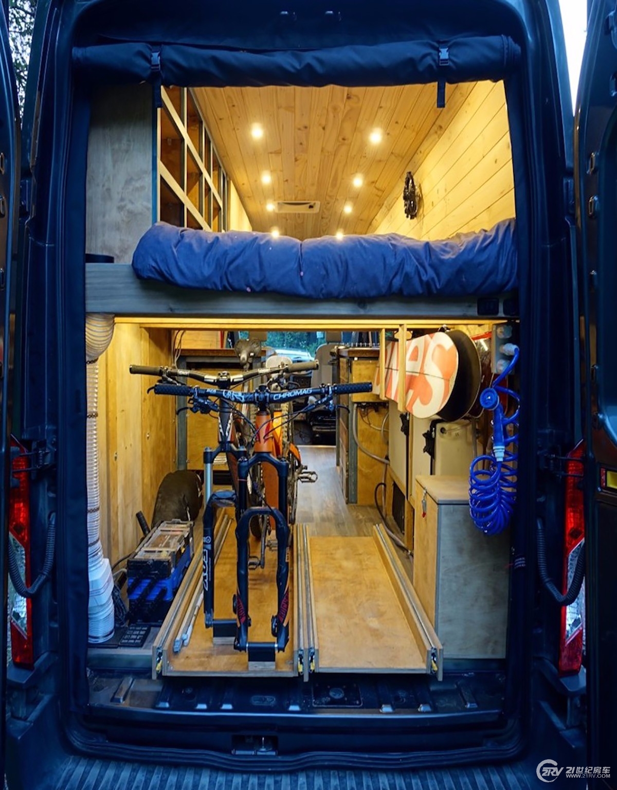 Faroutride_Van_Interior__16_.jpg