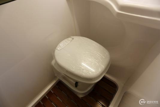 ^(q)