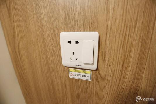 ^(q)
