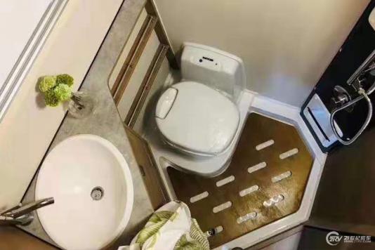 ^(q)
