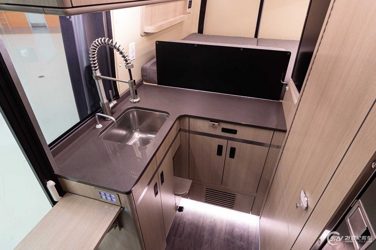 advanced-rv-the-last-resort (27).jpg