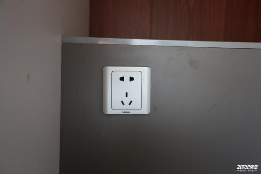 ^(q)