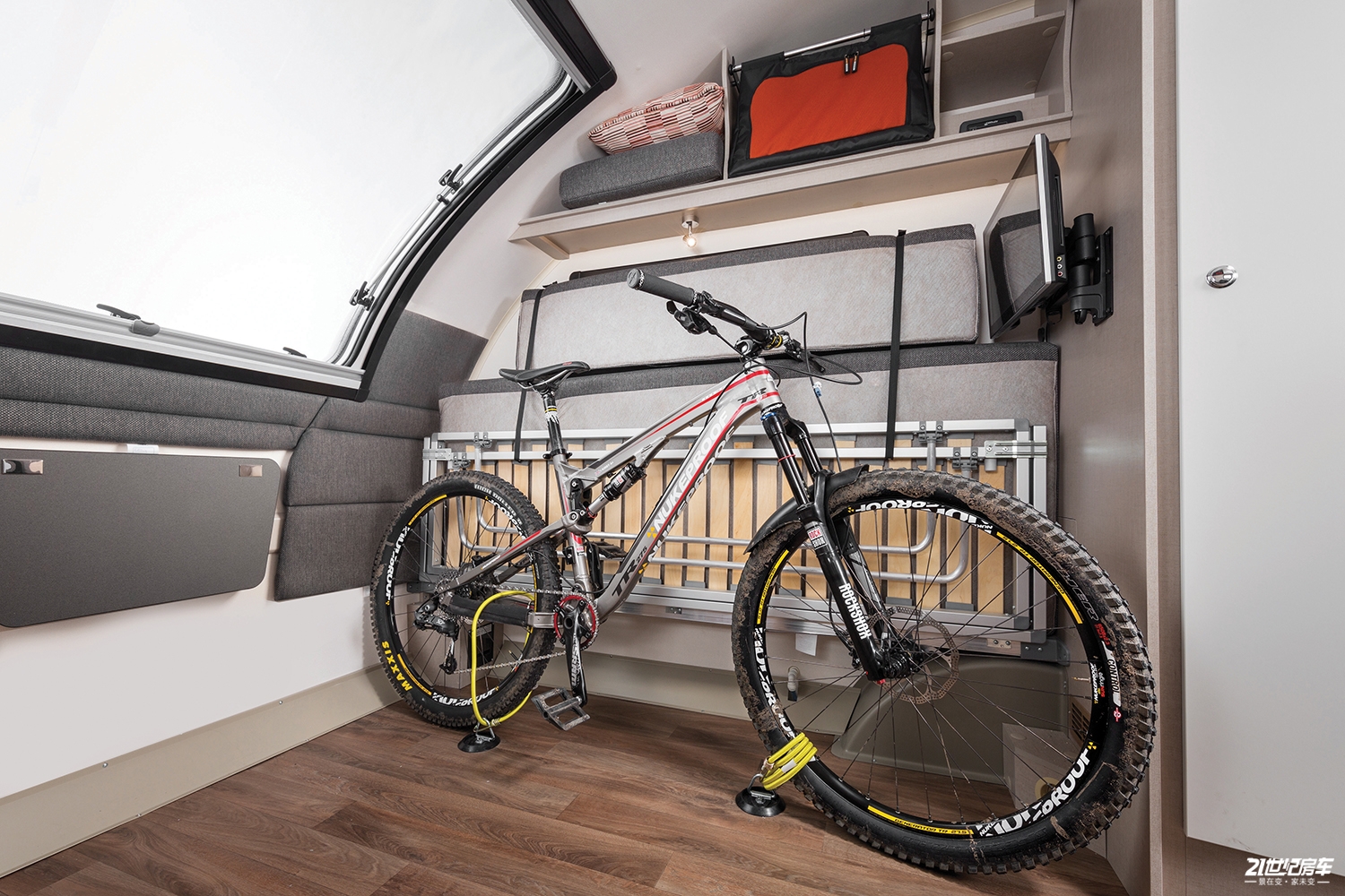 int-basecamp-2-front-lounge-with-bikes-rgb.jpg