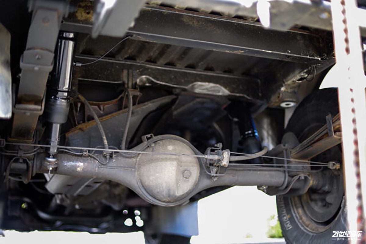YogaSlackers-SlackerVan-Overland-25-640x427.jpg