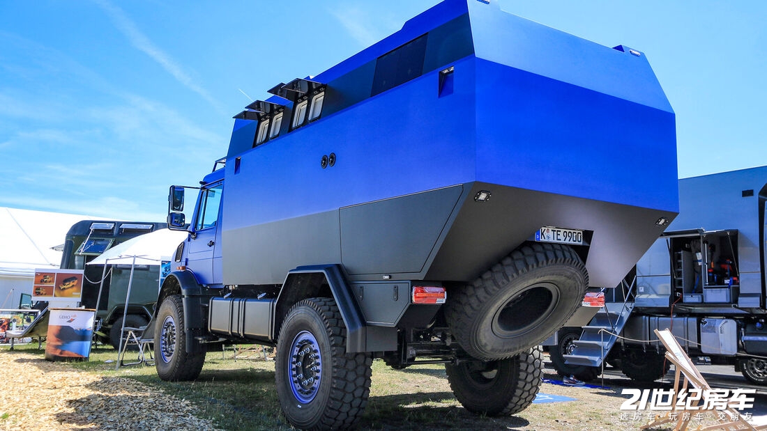 2.Offroad-Unimog-U-169Gallery-b475776b-1914047.jpg