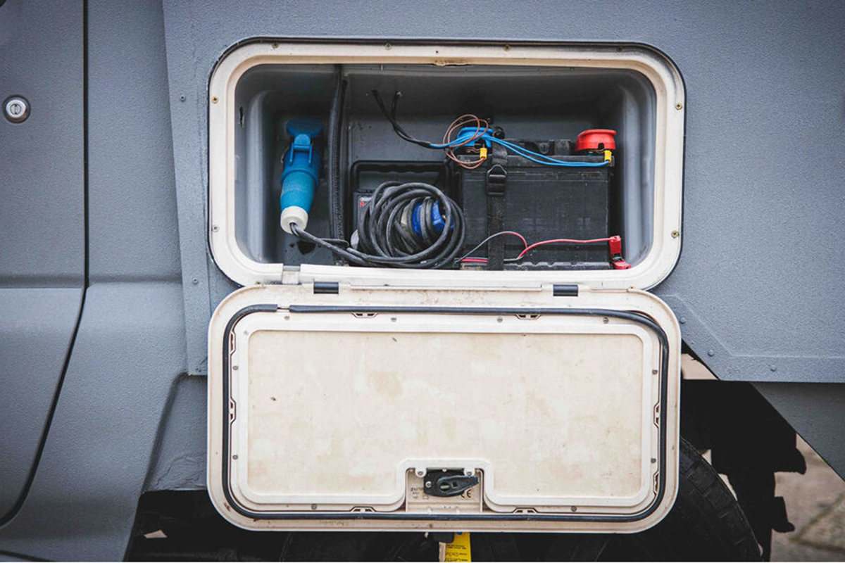 Suzuki-Jimny-Camper-Batterie-169Gallery-27e8a51b-1957227.jpg